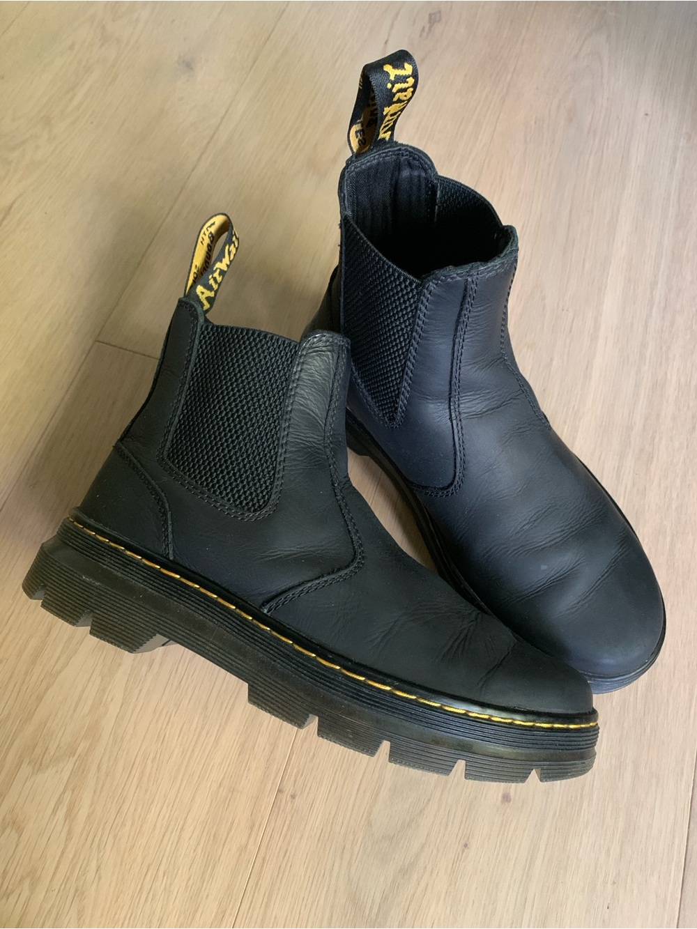 Dr Martens Embury Chelsea Boots Womens 8 Black Leather Urban Travel